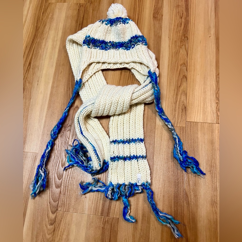 NWOT matching hat and scarf